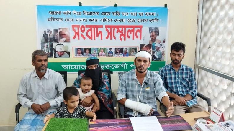 পরিবারের নিরাপত্তা চেয়ে কৃষকের সংবাদ সম্মেলন