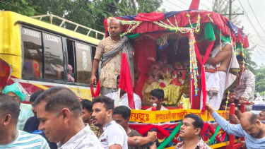 লালমোহনে বৃষ্টি উপেক্ষা করে হাজারো ভক্তের উল্টো রথযাত্রা