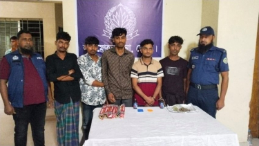 লালমোহনে মাদক ও মোটরবাইকসহ আটক৫