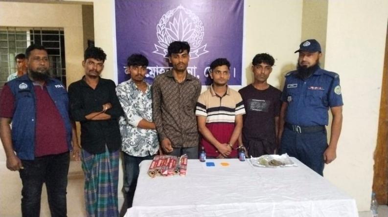 লালমোহনে মাদক ও মোটরবাইকসহ আটক৫