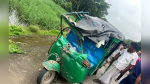 মানিকগঞ্জ আঞ্চলিক মহাসড়কে ট্রাক-সিএনজির মুখোমুখি সংঘর্ষে নিহত ১, আহত ৩