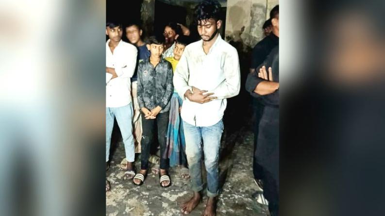 হাঁস চুরির দায়ে আটক যুবককে নামাজ পড়িয়ে মুক্তি!
