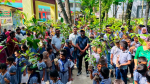 শিক্ষার্থীর মাঝে গাছের চারা বিতরণ