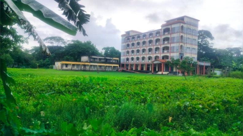 জলাবদ্ধতায় খেলার অযোগ্য রাজাপুর মাধ্যমিক বিদ্যালয়ের মাঠ, ভোগান্তিতে শিক্ষার্থীরা