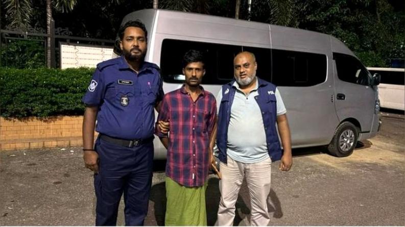 আগৈলঝাড়া থানায় হামলা মামলার আসামী ঢাকায় ডিবির হাতে গ্রেফতার