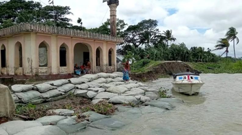 জিওব্যাগেও মিলছে না সুরক্ষা, পায়রার ভাঙনে বিলীন হচ্ছে মির্জাগঞ্জ