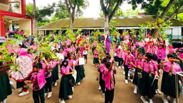 শিক্ষার্থীদের মাঝে ফুটবল, গাছের চারা ও লিফলেট বিতরণ