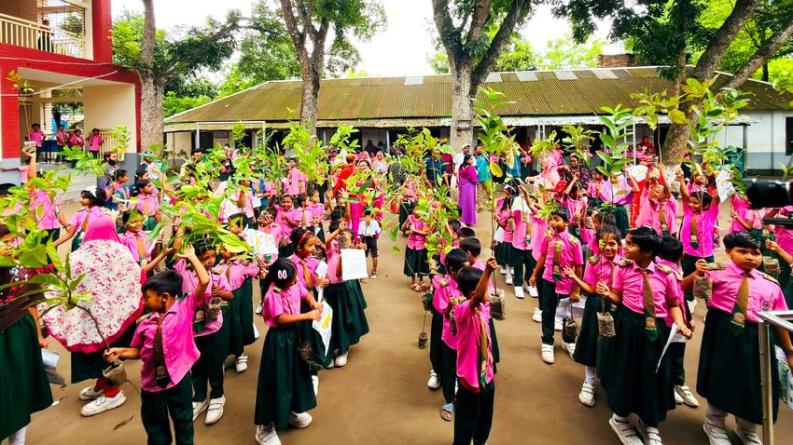 শিক্ষার্থীদের মাঝে ফুটবল, গাছের চারা ও লিফলেট বিতরণ