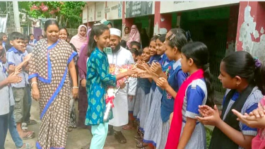 নিজ শিক্ষাপ্রতিষ্ঠানে ভালোবাসায় সিক্ত শিক্ষার্থী নিছা
