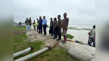 ভেড়ামারায় জিও ব্যাগের পাশ থেকে অবৈধ বালু উত্তোলন, ড্রেজার ও সরঞ্জাম জব্দ