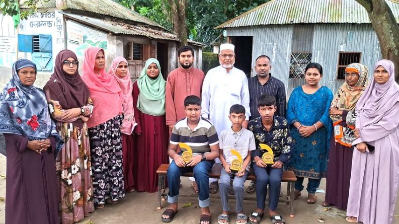 নাজিরগঞ্জের এস.এ.খান বে-সরকারী প্রাথমিক বিদ্যালয়ের ঈর্ষণীয় সাফল্য,বৃত্তিপ্রাপ্ত শিক্ষার্থীদের সংবর্ধনা