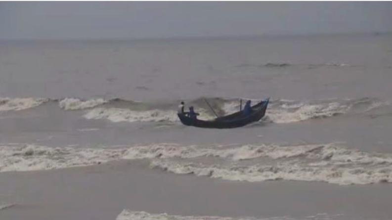 লঘুচাপের প্রভাবে উত্তাল পটুয়াখালী উপকূল, ৩ নম্বর সতর্ক সংকেত বহাল