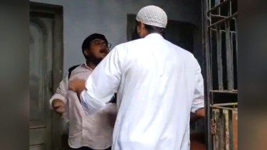 পিরোজপুরে কোচিং বাণিজ্যের সংবাদ সংগ্রহ করায় সাংবাদিকদের ওপর হামলা