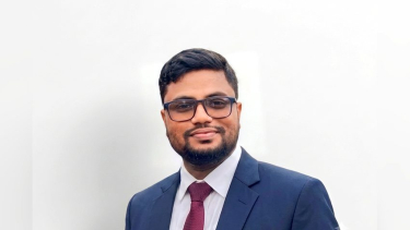 পানি আছে তবু তৃষ্ণা মেটে না,সুপেয় পানির জন্য নারীদের দীর্ঘ পথ