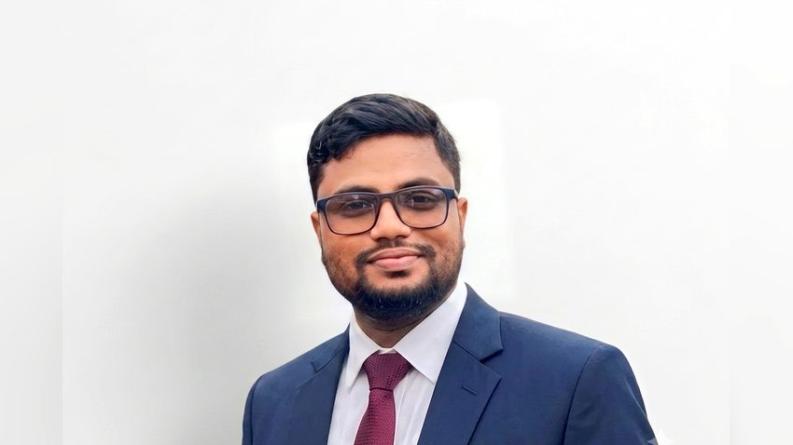 পানি আছে তবু তৃষ্ণা মেটে না,সুপেয় পানির জন্য নারীদের দীর্ঘ পথ