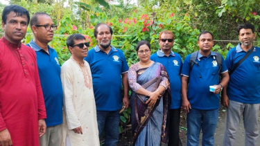 পিরোজপুরের ঐতিহ্যবাহী ভাসমান বাজার পরিদর্শন
