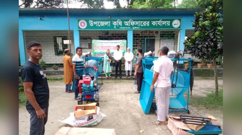 ভেড়ামারায় টেকসই কৃষি প্রকল্পের আওতায় কৃষি পণ্য প্রক্রিয়াজাতকরণ সরঞ্জাম বিতরণ