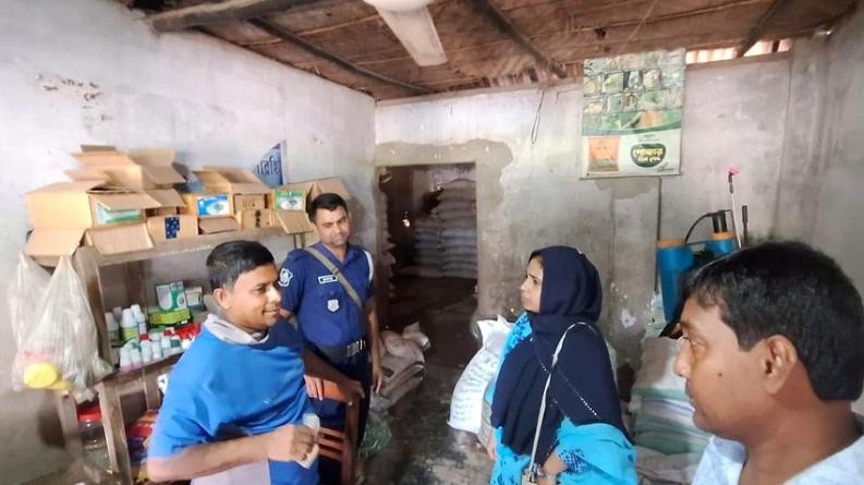 ভেড়ামারায় অবৈধ সার ব্যবসার দায়ে ব্যবসায়ীকে জরিমানা