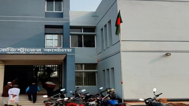 সুজানগর সাব রেজিস্ট্রার অফিসে দুর্নীতির আখড়া, সিন্ডিকেটে অসহায় সেবা প্রত্যাশীরা