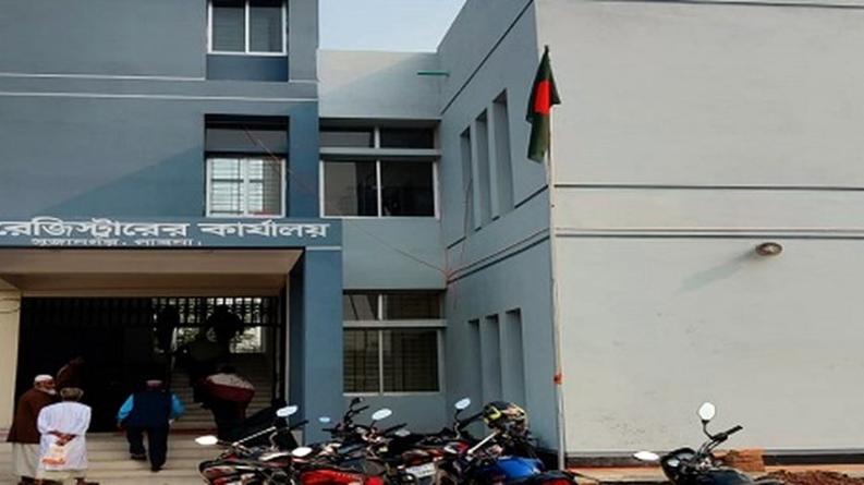 সুজানগর সাব রেজিস্ট্রার অফিসে দুর্নীতির আখড়া, সিন্ডিকেটে অসহায় সেবা প্রত্যাশীরা