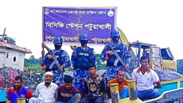 পটুয়াখালীতে লোহালিয়া নদীর তীরে অবৈধভাবে মাটি কাটার সময় কোস্টগার্ডের অভিযানে ৬ জন আটক