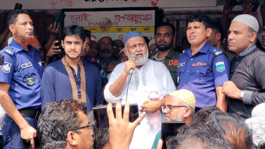 প্যারোলে মুক্তি পেয়ে সাবেক এমপি পুত্র মায়ের জানাজায় অংশ নিলেন আ.লীগ নেতা রাসেল, পরিবারের জন্য চাইলেন ক্ষমা