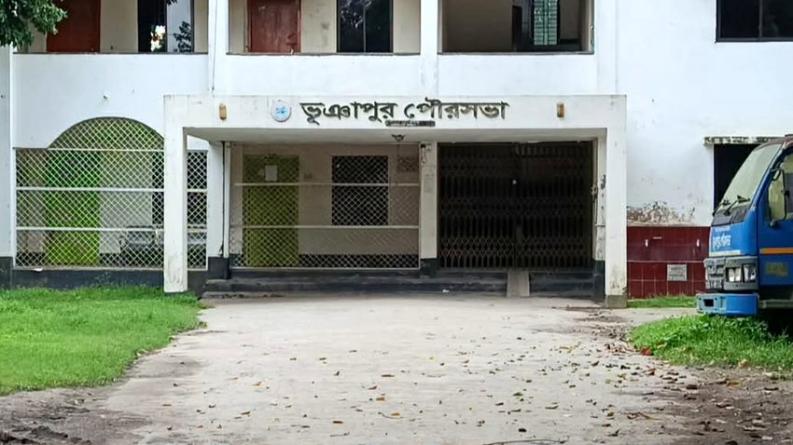 ভূঞাপুরে পৌরসভার অর্থায়নে স্থাপন করা সিসি ক্যামেরা বিকল