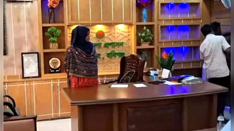 ইউএনও’র কক্ষে বঞ্চিতদের বিক্ষোভ-সমাজসেবা অফিসে হামলা