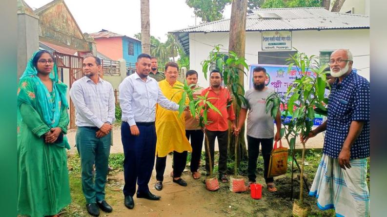 কাউখালীতে পল্লী সঞ্চয় ব্যাংকের উদ্যোগে বৃক্ষরোপণ ও চারা বিতরণ