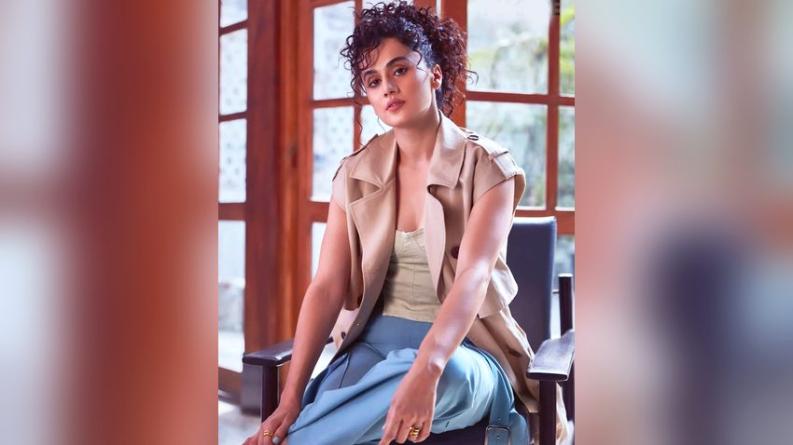 ফের প্রকাশ্যে দুই অভিনেত্রীর বিরোধ