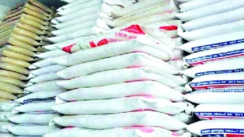 পটুয়াখালীর বাউফল দোকানে গেলে নেই, বাড়তি টাকা দিলেই মেলে সার