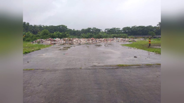 লালমোহনে হেলিপ্যাডে জুড়ে পৌরসভার ময়লার ভাগাড়,দুর্গন্ধে এলাকাবাসী