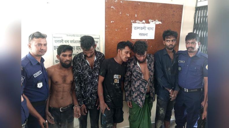 তালতলীতে বিএনপির পাল্টাপাল্টি সভা, ১টি পিস্তল ও চাঁর রাউন্ড গুলিসহ আটক ৫