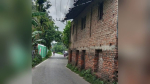কাউখালীতে পরিত্যক্ত ভবনের কারনে ঝুঁকিপূর্ণ সড়ক