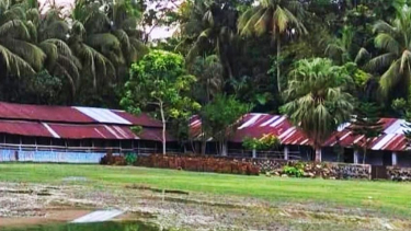 ৫৭ বছরেও হয়নি পাকা ভবন, ঝুঁকিপূর্ণ টিনশেডে চলছে পাঠদান