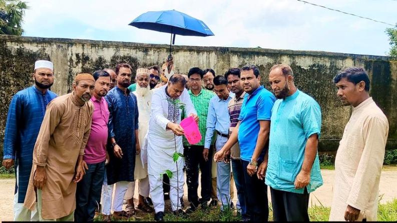 তারাকান্দায় বৃক্ষরোপন কর্মসূচি কার্যক্রম উদ্বোধন করেন মউক চেয়ারম্যান