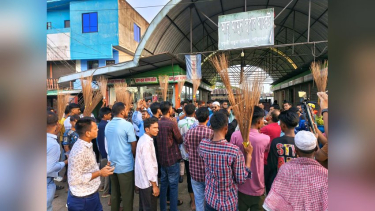 দুমকিতে ত্যাগীদের বঞ্চিত করে যুবদলের কমিটি দেয়ার প্রতিবাদে ঝাড়ু মিছিল