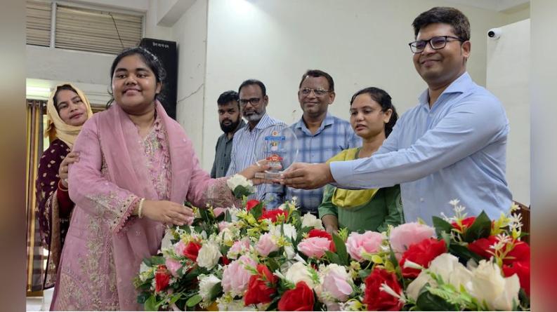 অটিজমকে জয় করে এসএসসিতে মিথিলার সাফল্য