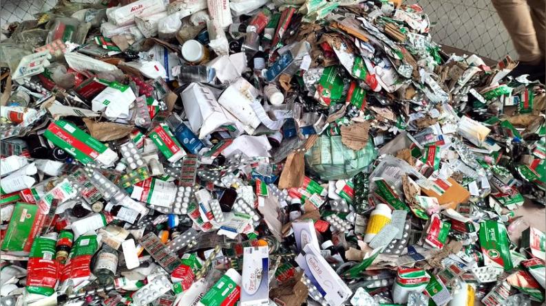 ভূঞাপুরে যমুনা নদীতে সরকারি ঔষধ ফেলার সময় পিকাপ ও চালক আটক