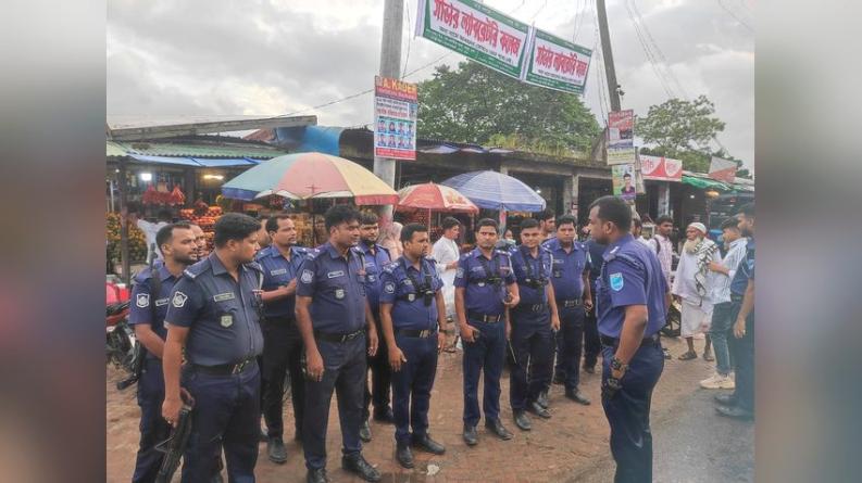 সিংগাইরে বিশেষ অভিযানে বিভিন্ন যানবাহনে ৯ মামলা