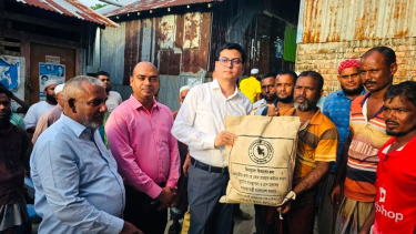 তালতলীতে ১৪ জেলে পরিবারকে উপজেলা প্রশাসনের সহায়তা