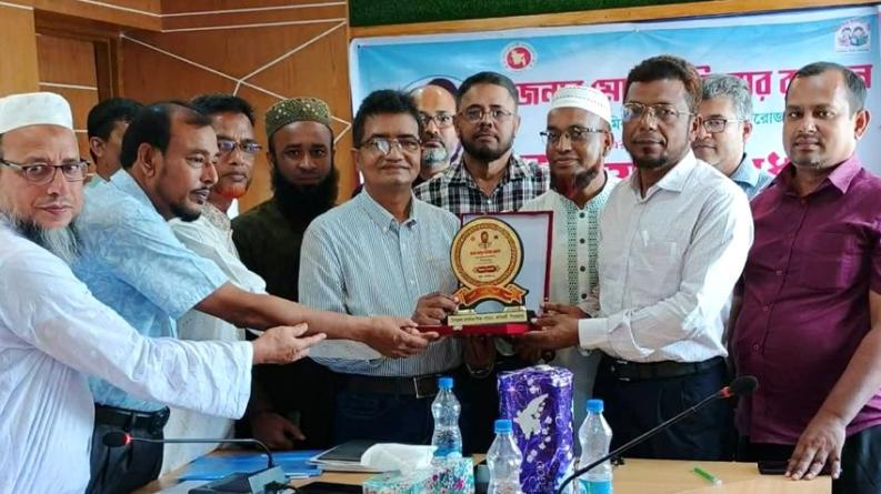 কাউখালীতে অবসরে যাওয়া ডিপিইও মোল্লা বক্তিয়ার রহমানকে সংবর্ধনা