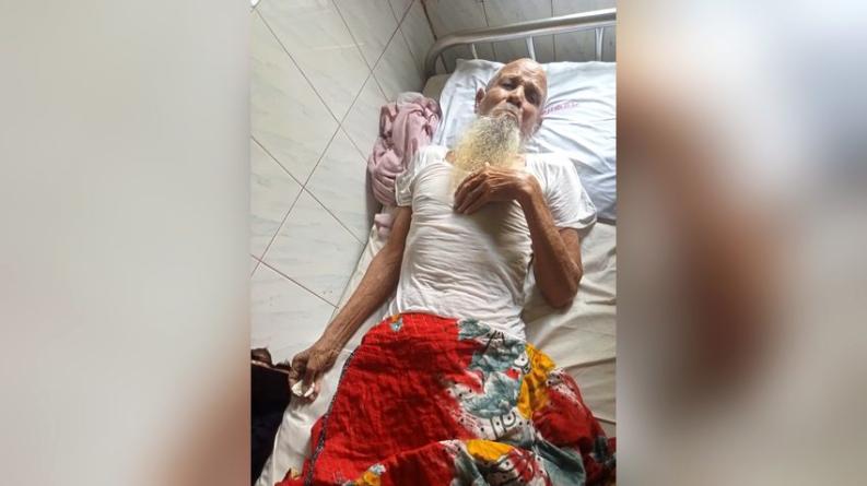 লালমোহনে ৯০ বছরের বৃদ্ধের ওপর কিশোরগ্যাংদের হামলা