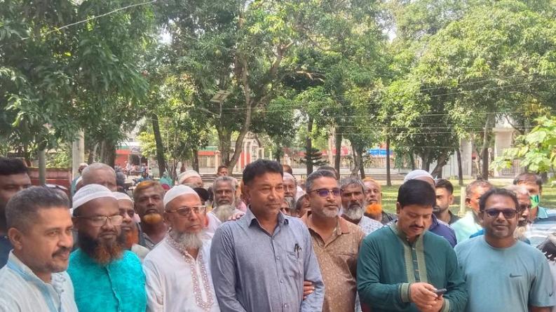 সরকারি সাইনবোর্ডে অনিশ্চয়তায় পাইকগাছার শতাধিক ভূমিহীন পরিবার