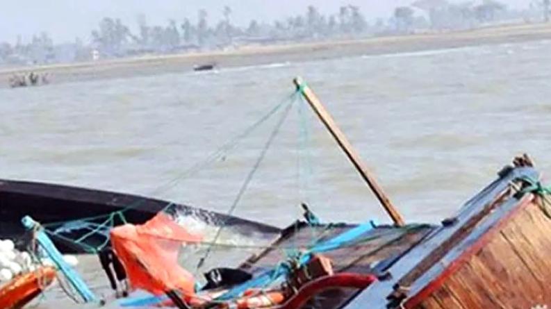 বরগুনার তালতলীতে বঙ্গোপসাগরে ট্রলারডুবি ১৪ জেলেকে  জীবিত উদ্ধার