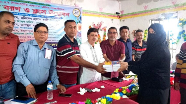 পাইকগাছায় ফসিয়ার রহমান মহিলা কলেজে নবীন ছাত্রীদের বরণ