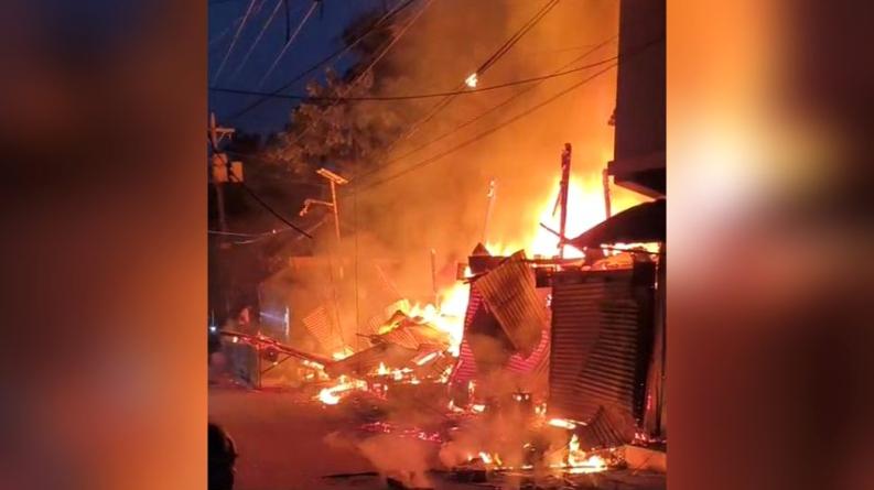 কৈখালী বাজারে আগুনে পুড়ে ছাই ৮ ব্যবসাপ্রতিষ্ঠান, কোটি টাকার ক্ষতির দাবি