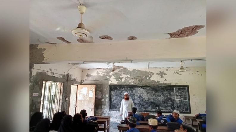 পরীক্ষাকেন্দ্র আছে, নেই পর্যাপ্ত কক্ষ—প্রতিবছর ভরসা টিনশেড