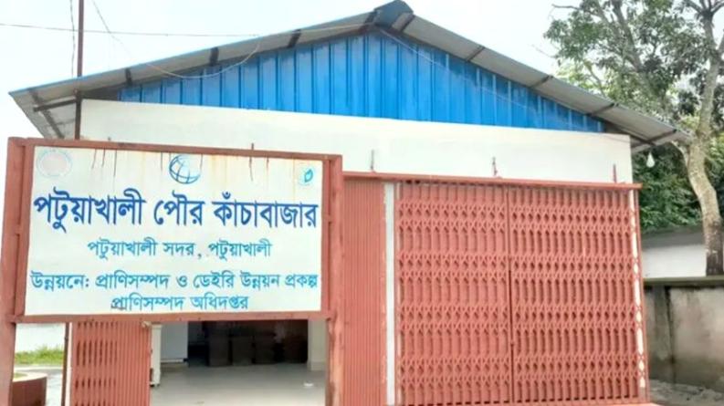 কোটি টাকার মিল্ক চিলিং সেন্টার তালাবদ্ধ, বিপাকে খামারিরা