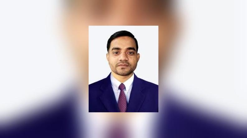 আলফাডাঙ্গা প্রেসক্লাব লাইব্রেরিতে বই দিলেন সিরাজুল ইসলাম